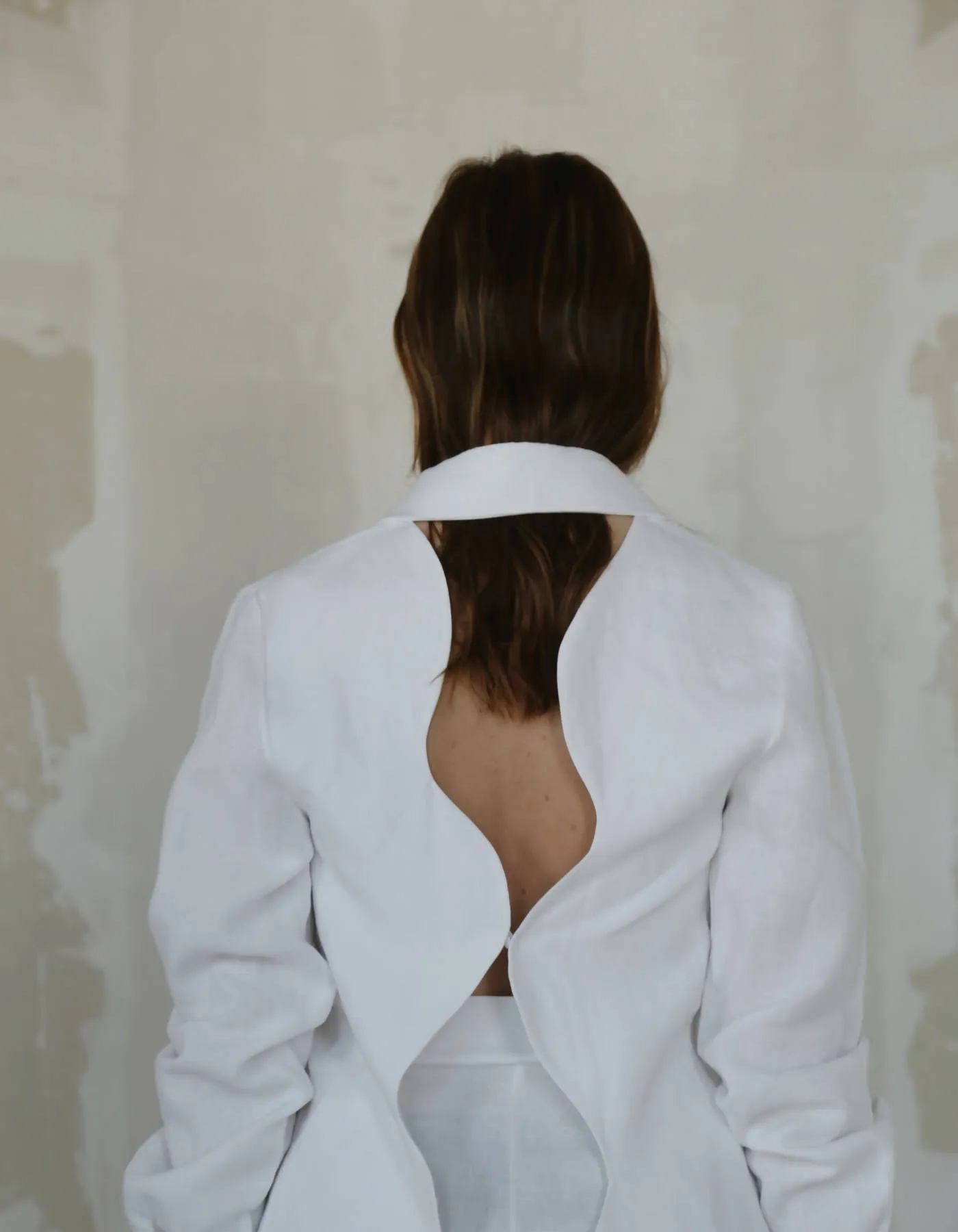 Aman White Shirt in Linen with Cut Out Back