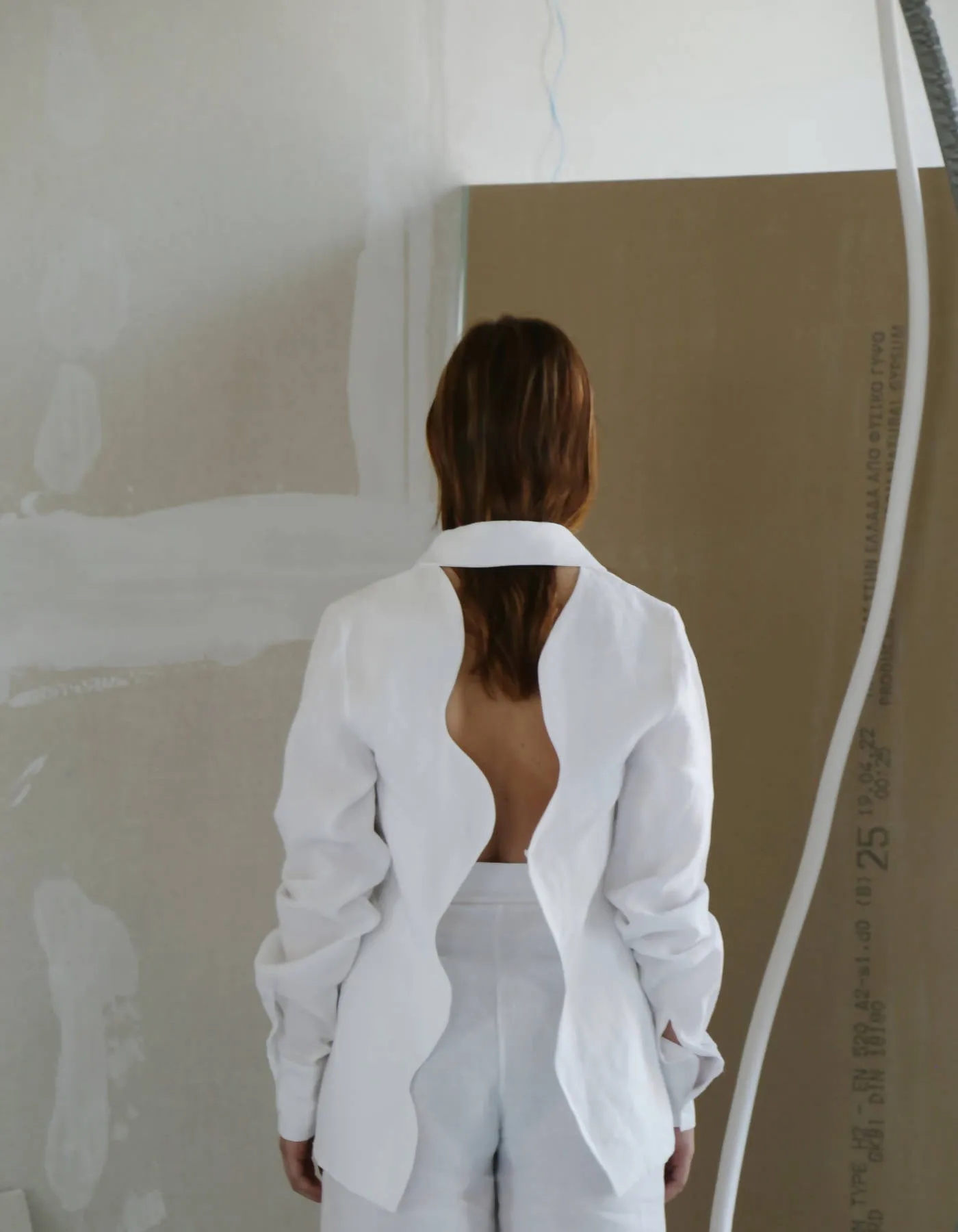Aman White Shirt in Linen with Cut Out Back