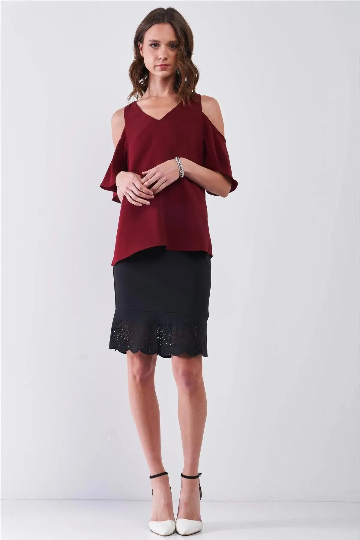 Burgundy V-Neck Cold Shoulder Detail Short Sleeve Relaxed Top /2-1-1-2