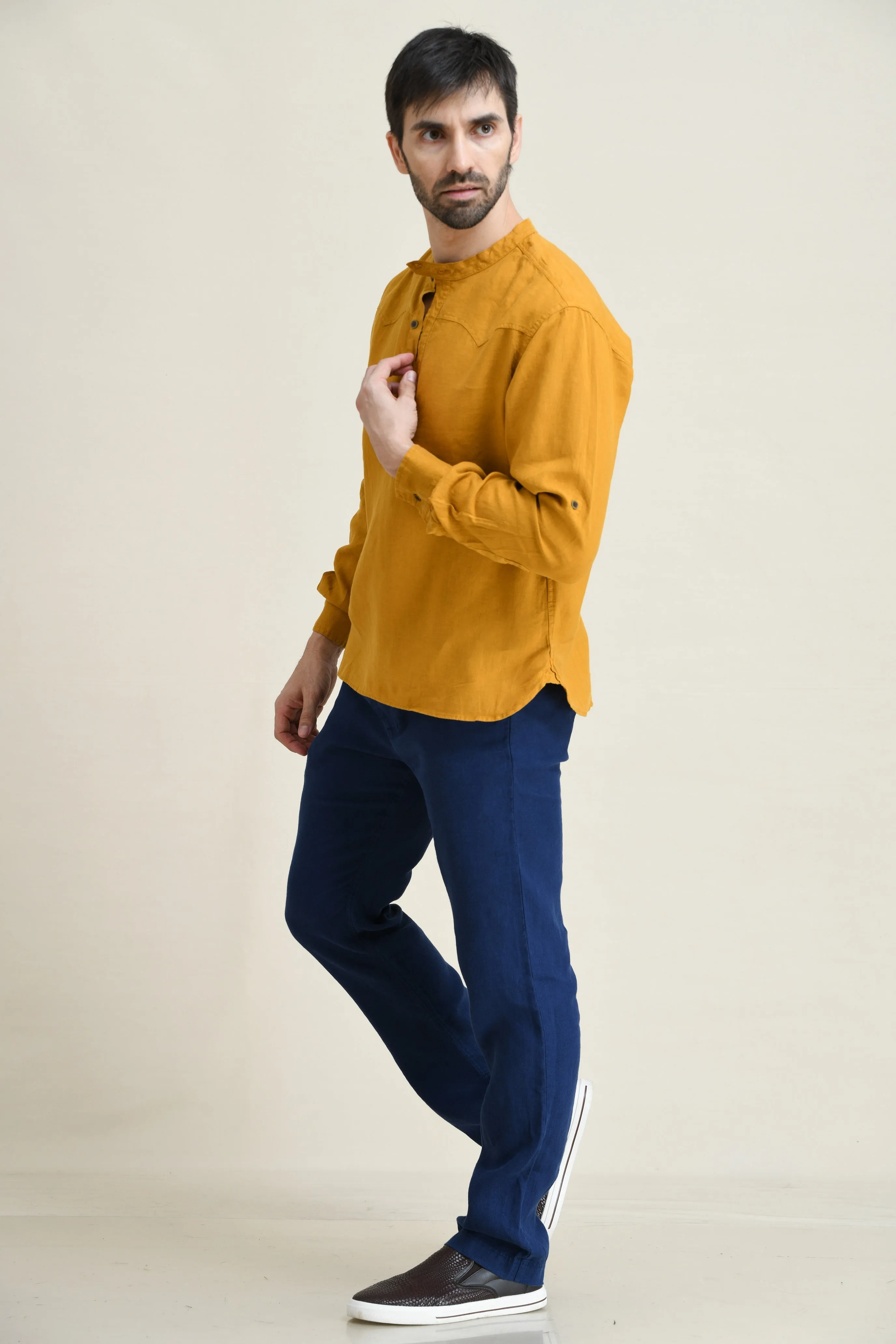 LINEN HALF-PLACKET PULL-ON SHIRT-BAND COLLAR WITH BUTTON-TAB