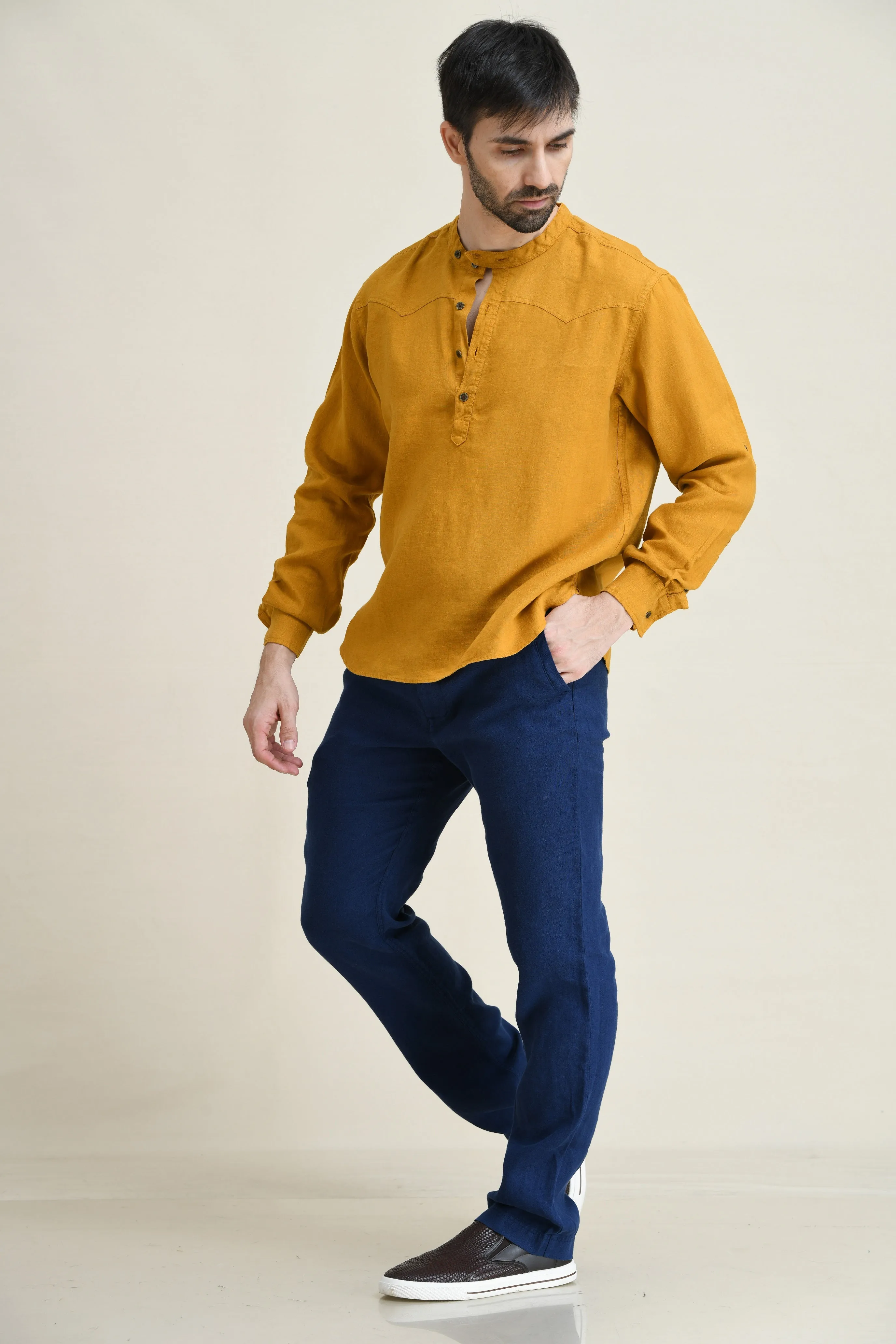 LINEN HALF-PLACKET PULL-ON SHIRT-BAND COLLAR WITH BUTTON-TAB