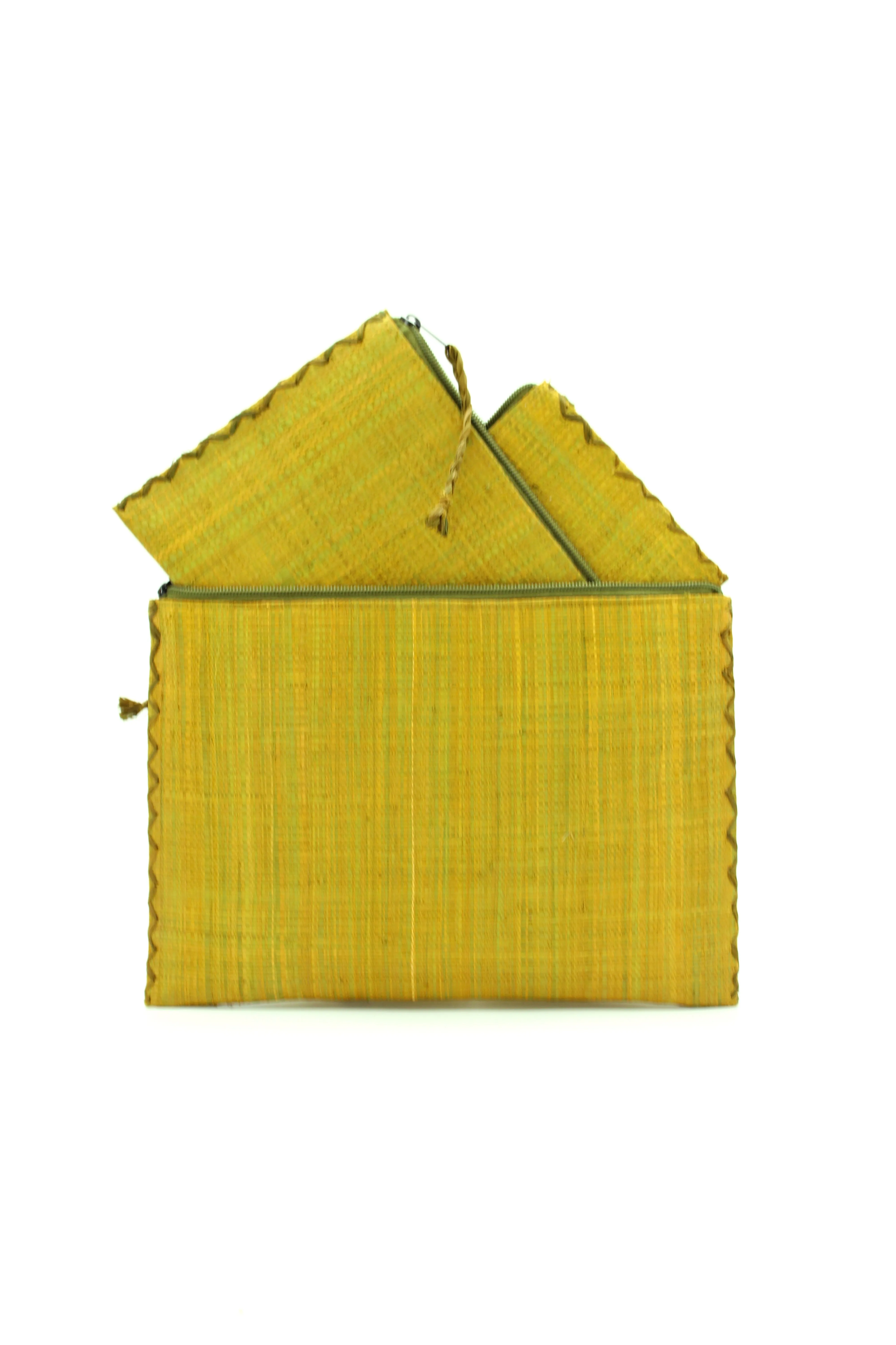 Set of 3 Nesting Zippered Straw Clutches Solid Colors