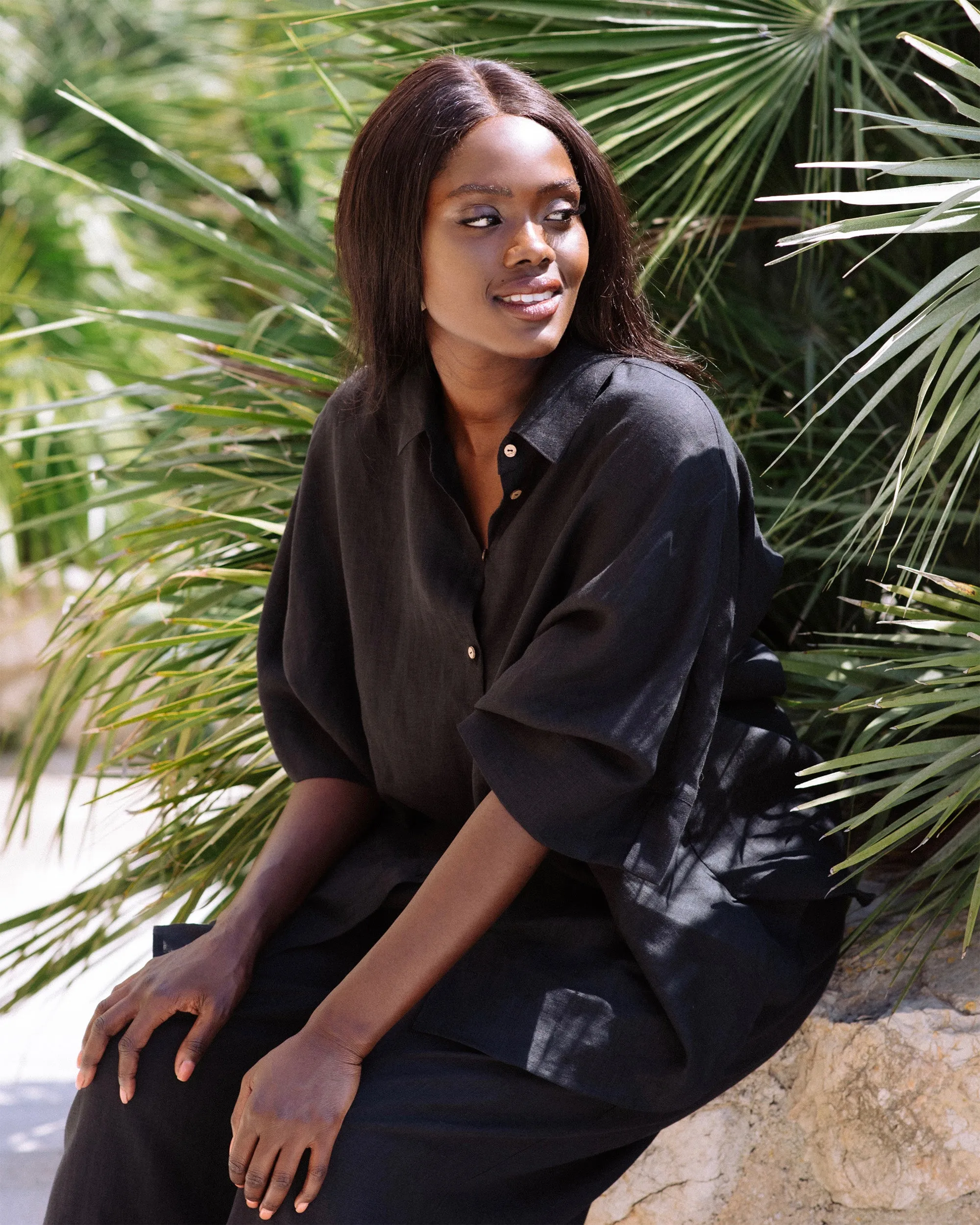 Short-sleeved linen top CABRERA in Black