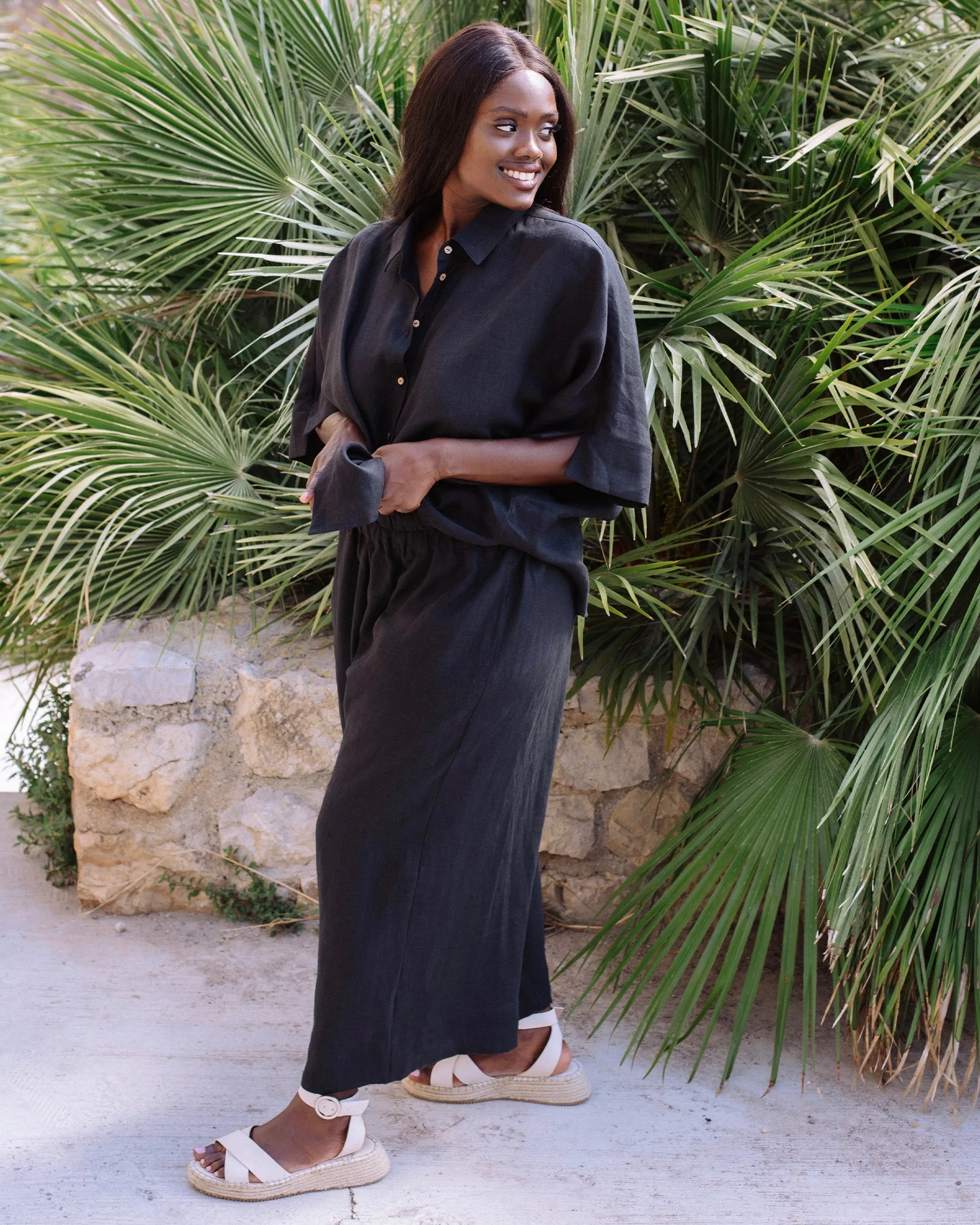 Short-sleeved linen top CABRERA in Black