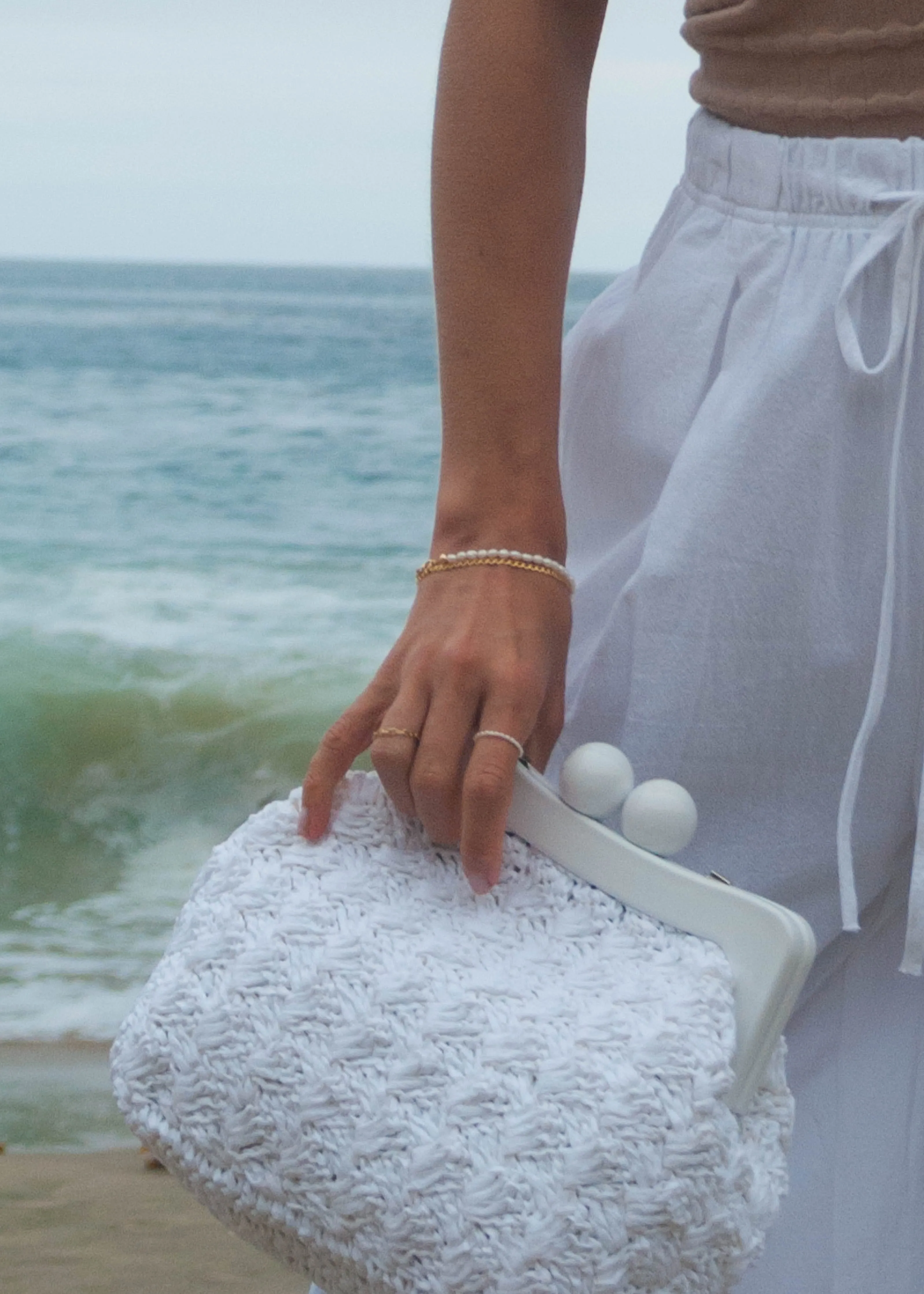 White Raffia Kiss Closure Bag